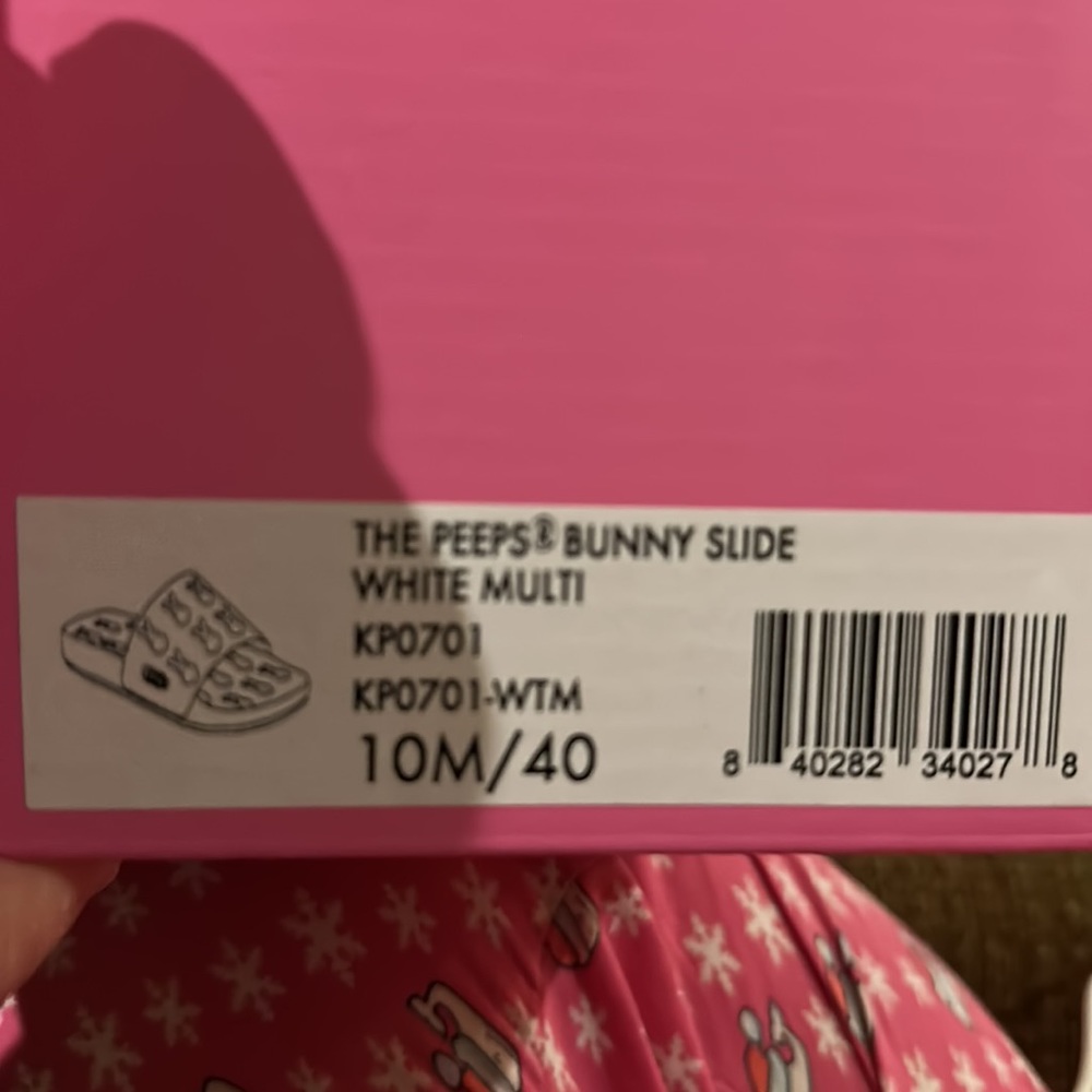 KATY PERRY women’s Relax poolside in the Peeps Bunny Slide - Picture 16 of 16
